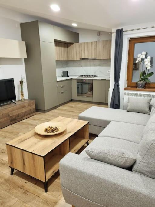 Cozy Apartment Near City Center ブカレスト エクステリア 写真