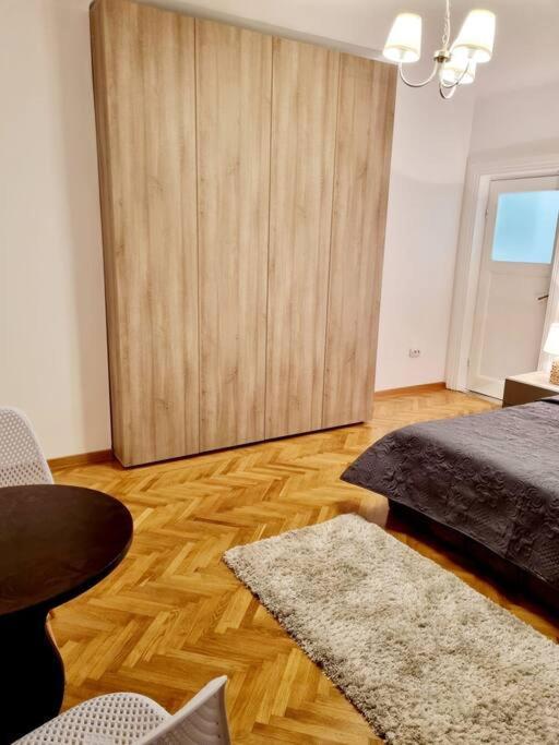 Cozy Apartment Near City Center ブカレスト エクステリア 写真