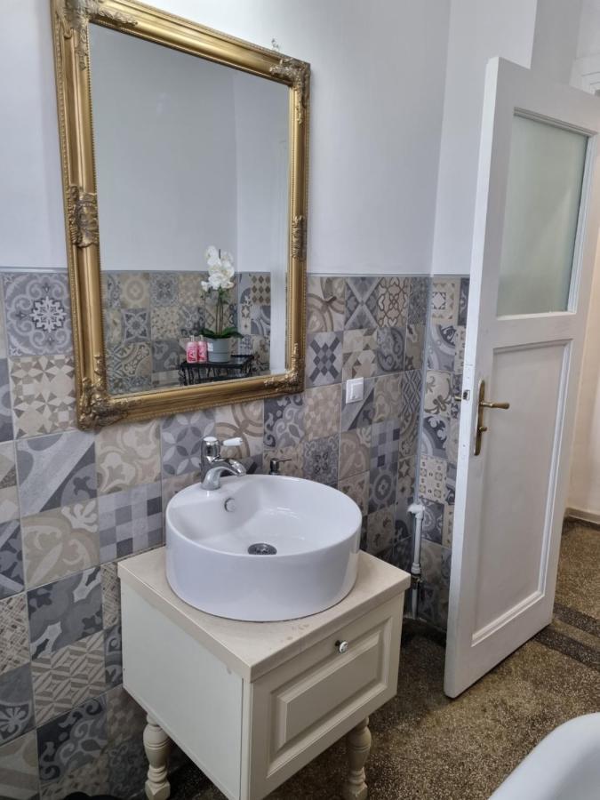 Cozy Apartment Near City Center ブカレスト エクステリア 写真