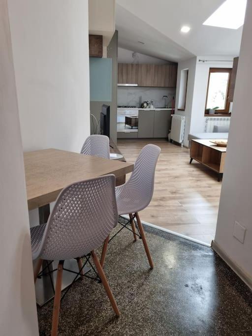 Cozy Apartment Near City Center ブカレスト エクステリア 写真