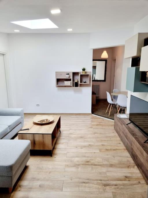 Cozy Apartment Near City Center ブカレスト エクステリア 写真